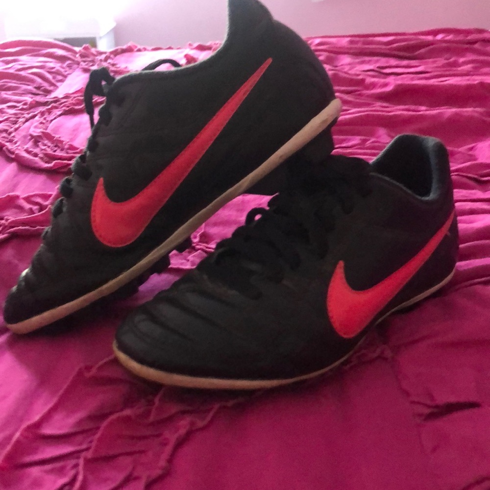 Nike Women's Black and Red Soccer Shoes